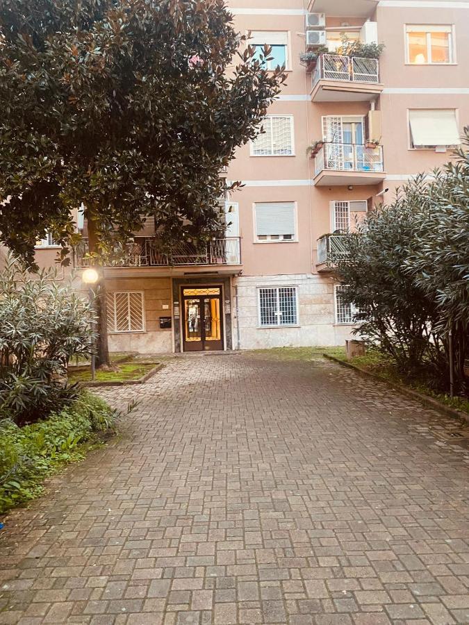Large Garden Apartment Roma Ngoại thất bức ảnh